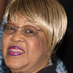 Meet your Posher, Lois